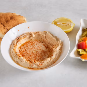 חומוס בצלחת